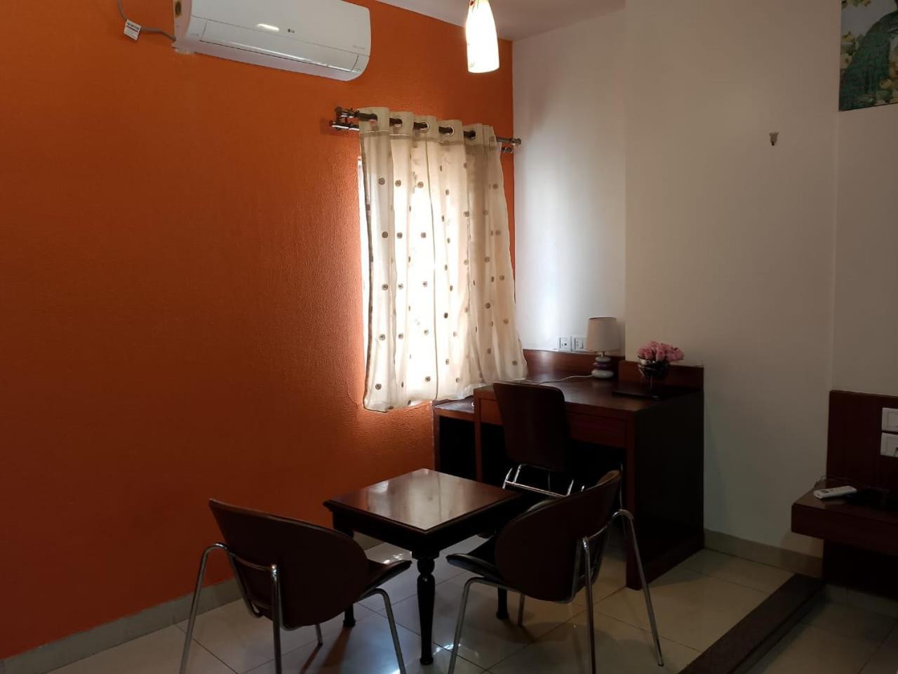 Cubbon Suites - 10 Minute Walk To Mg Road, Mg Road Metro And Church Street バンガロール エクステリア 写真